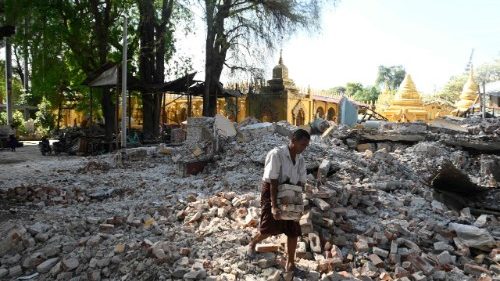 Papež zaslal finančn&iacute; př&iacute;spěvek obyvatelům Myanmaru, postižen&eacute;ho zemětřesen&iacute;m