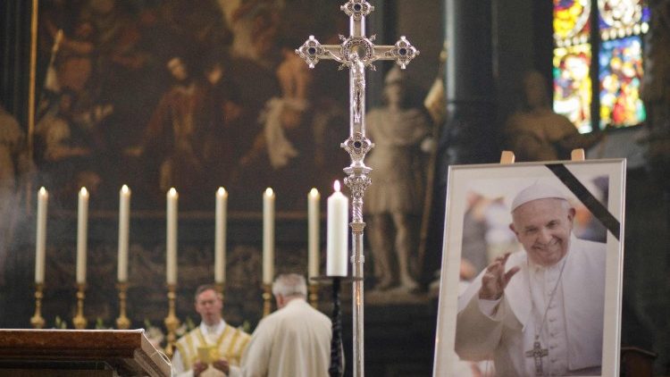 Porträt des Verstorbenen am Ostermontag im Wiener Stephansdom