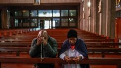 Couple pray Rosary for Pope Francis after a memorial Mass in South Africa: 23. 04. 2025