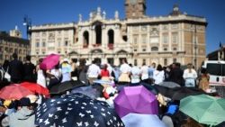 Schon am frühen Morgen warteten Pilger bei Santa Maria Maggiore