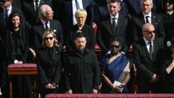 திருப்பலியில் பங்கேற்ற அரசுத்தலைவர்கள்