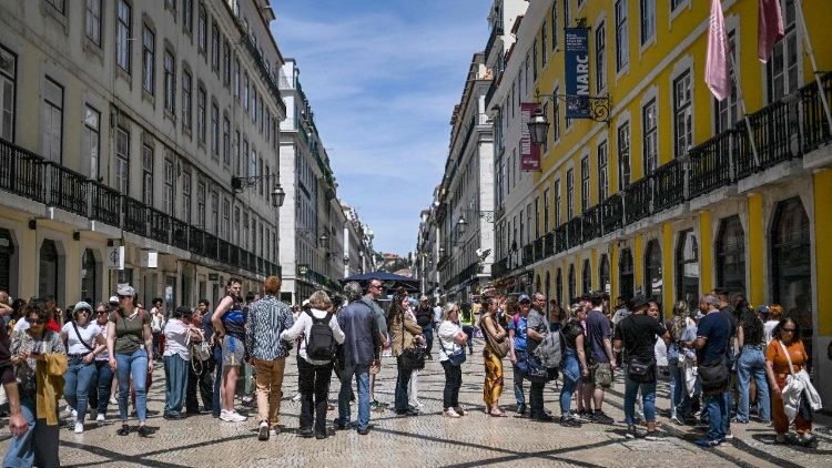 TOPSHOT-PORTUGAL-ENERGY-EMERGENCY-BLACKOUT