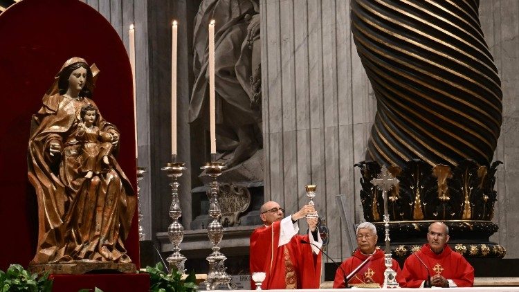 Szentmise Ferenc pápa lelki üdvéért Fernandez bíboros vezetésével