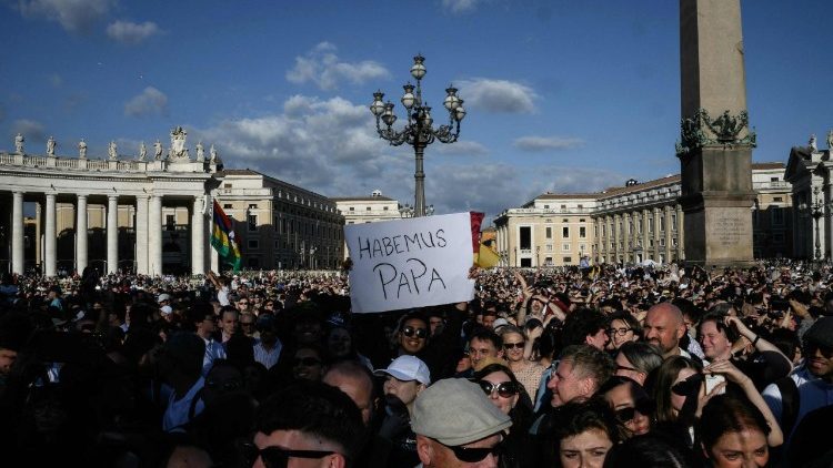 La foule sur la place Saint-Pierre à l'annonce de l'élection du nouveau Pape - Photo d'illustration.