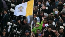 ವ್ಯಾಟಿಕನ್ ನಗರ ರಾಜ್ಯದ ಧ್ವಜ