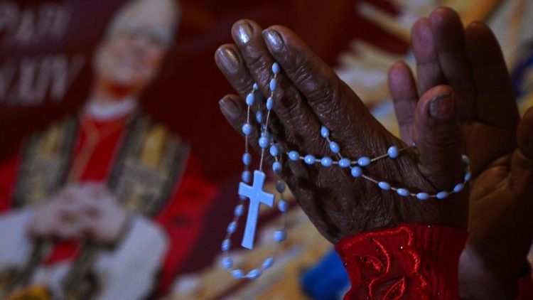 La cristianità riunita attorno a Papa Leone XIV