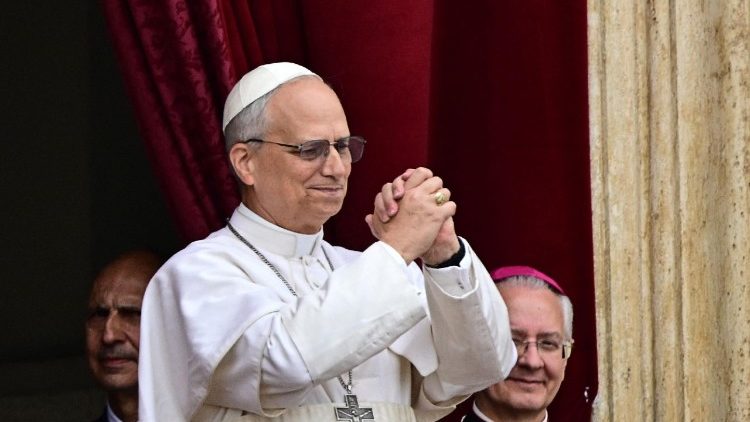 ലിയോ പതിനാലാമൻ പാപ്പാ അഭിസംബോധന ചെയ്യുന്നു 