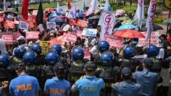 பிலிப்பீன்சில் வாக்குப்பதிவு முறைகேடுகளுக்கு எதிராக போராட்டம்