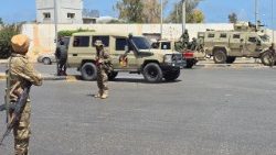Libia: forze di sicurezza pattugliano le strade di Tripoli