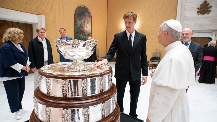 Папа Лъв XIV с Яник Синер 