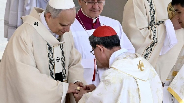 Le Pape Léon XIV reçoit l'anneau du pêcheur