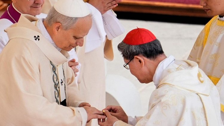 Kardinal Tagle mit Papst Leo