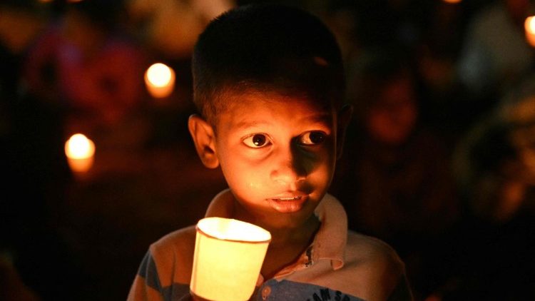"Caminhamos como Povo de Deus, continuamos nossas atividades sociais, educativas e caritativas a serviço do povo".