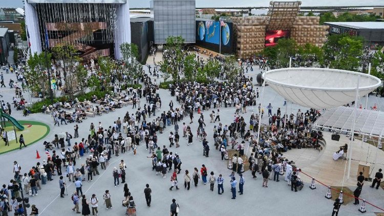 Několik pavilonů Světové výstavy v japonské Ósace