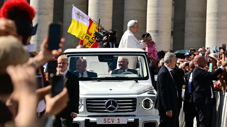 Die Pfingstmesse auf dem Petersplatz