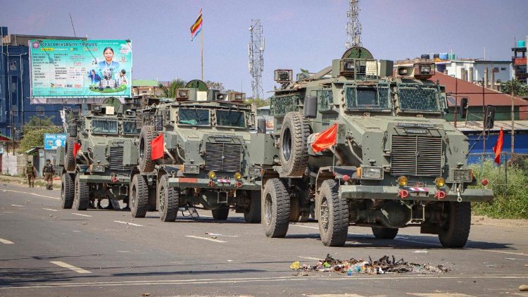 Indische Sicherheitskräfte Ende Juni auf dem National Highway 2 in Manipur