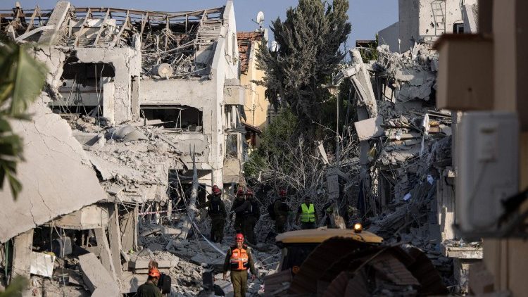 Operazioni di emergenza in Israele dopo gli attacchi iraniani