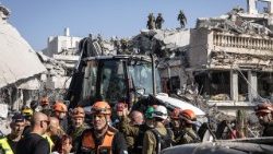 Baba Mtakatifu Leo XIV, Jumamosi, tarehe 14 Juni 2025 ametoa wito na mwaliko kwa Israeli na Iran, kusitisha mashambulizi na kuanza kuwajibika katika mchakato wa ujenzi wa dunia yenye amani 