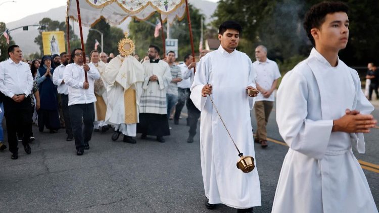 Kiệu Thánh Thể tại Los Angeles