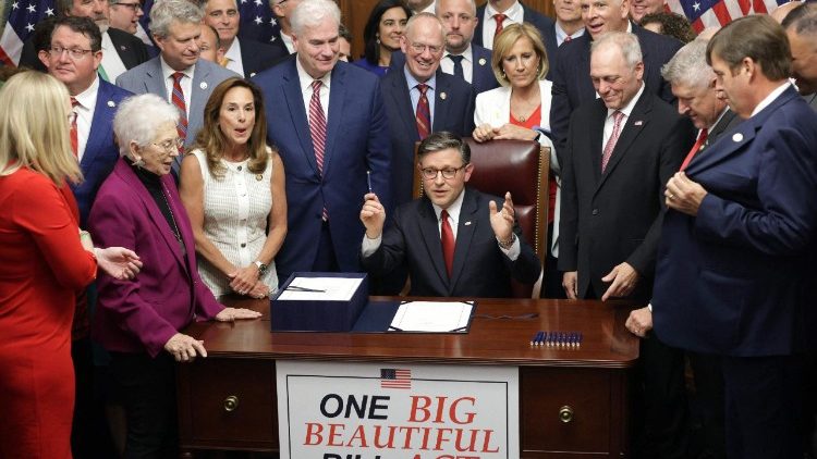 Abgeordnete des Repräsentantenhauses arbeiten an der endgültigen Verabschiedung des unterzeichneten Haushaltsgesetzes