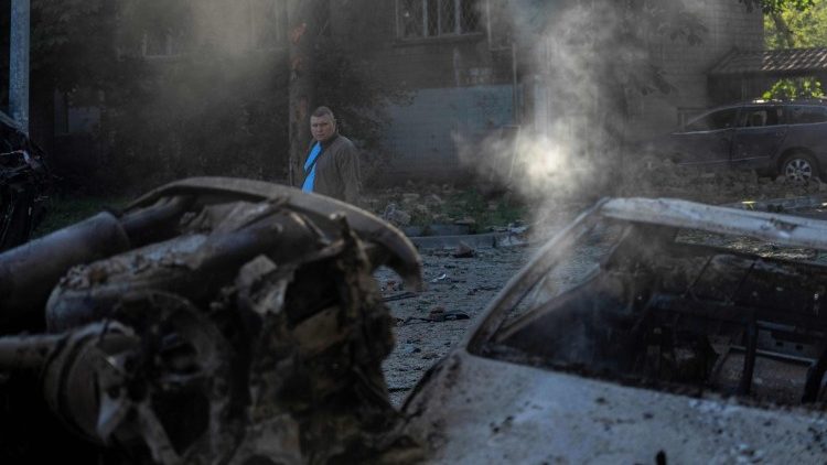 A man walks past the wreckage of cars following mass Russian drones and missile strike on the Ukraine's capital Kyiv on July 4, 2025, amid the Russian invasion of Ukraine. Kyiv said on July 4 that Russia had launched its largest overnight aerial attack on Ukraine over the more than three-year invasion. A representative of Ukraine's air force Yuriy Ignat said the barrage of 550 drones and missiles was a record, adding "this is the largest number that the enemy has used in a single attack." (Photo by OLEKSII FILIPPOV / AFP)