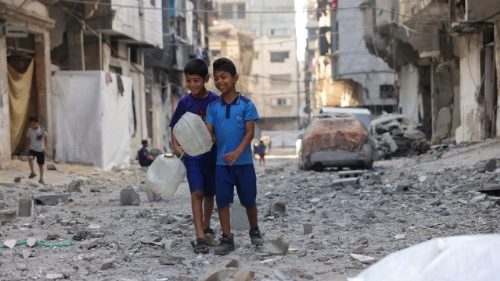 Em Gaza, oito crianças mortas na fila de distribuição de água