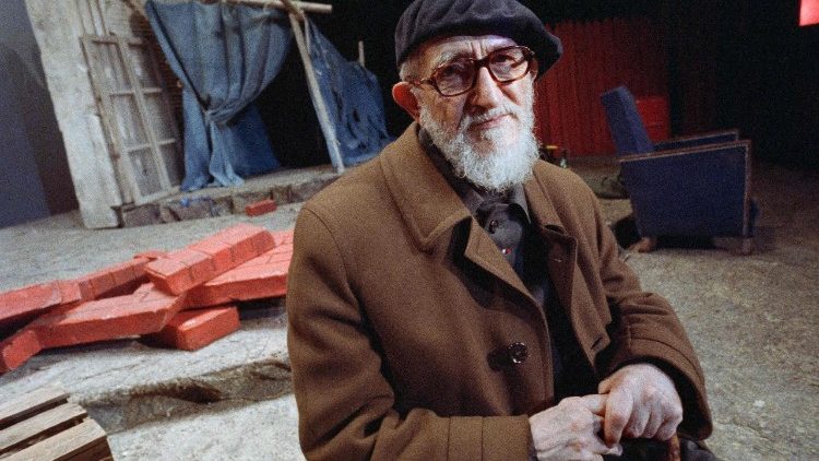 L'abbé Pierre, fondateur d'Emmaüs en 1988.