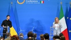 El presidente Zelenski y la primera ministra italiana, Meloni en una rueda de prensa