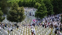 Varrezat përkujtimore në fshatin Potoçari, afër qytetit të Srebrenicës në Bosnjën Lindore