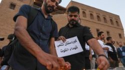 Veillée de prère à Kut le 17 juillet 2025, au lendemain d'un tragique incendie qui a fait plus de 60 morts. 