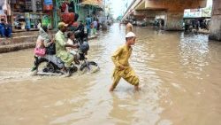 Le alluvioni nella città pakistana di Hyderabad