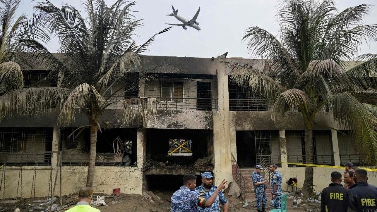Accidente aéreo en Bangladesh
