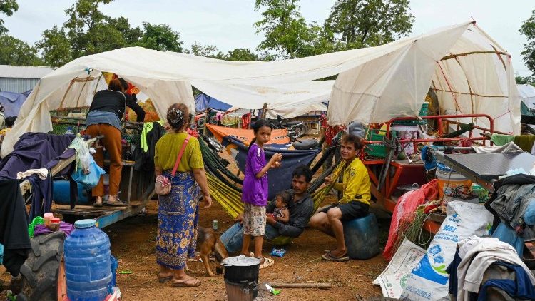 Watu wakiwa mpangani wa Cambodia na Thailand