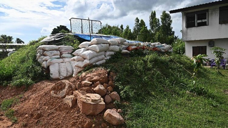 Am Tag nach Eintreten des Waffenstillstands an der thailändischen Grenze