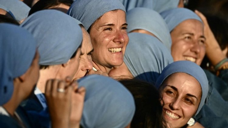 மகிழ்வில் துறவறத்தார் 