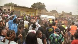 Beerdigung einer Frau, die während der Proteste ums Leben kam, am 4. August in Luanda