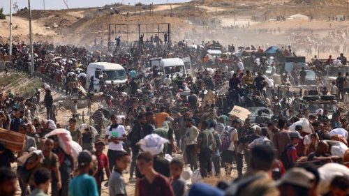 गाज़ा में भुखमरी से बढ़ती मौतों के बीच फ़िलिस्तीनियों ने अंतरराष्ट्रीय दबाव बनाने का आग्रह किया