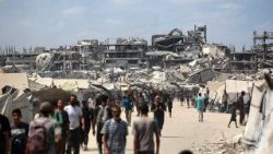 Los palestinos residentes en Gaza abandonan la ciudad tras la intensificación de los bombardeos  