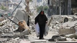 Une femme palestinienne, dans les ruines de la ville de Gaza, le 14 août. 