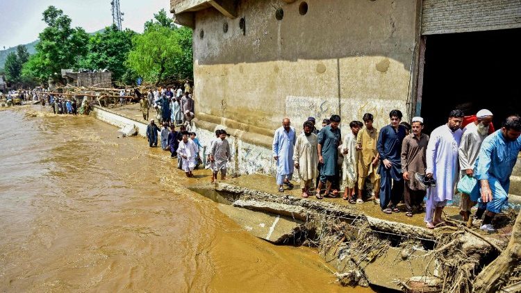 Os estragos causados pelas inundações no distrito paquistanês de Buner 