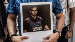 Tưởng niệm nhà báo Anas al-Sharif bị chết trong một cuộc không kích của Israel ở Gaza City