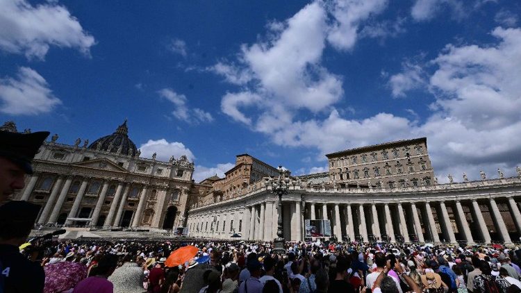 Паломники на площади Святого Петра (24 августа 2024 г.)