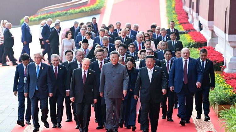 Xi, Putin e Kim guidano i 26 leader internazionale riunitisi a Pechino mercoledì