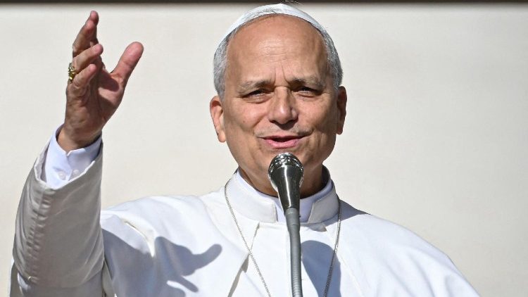 Apparition surprise du Pape avant la messe 