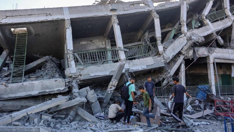 ഗാസാ സിറ്റിയിൽ സെപ്റ്റംബർ 9-ന് തകർക്കപ്പെട്ട ഒരു സ്‌കൂൾ