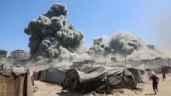 Дым над Газай пасля ізраільскага ракетнага ўдару