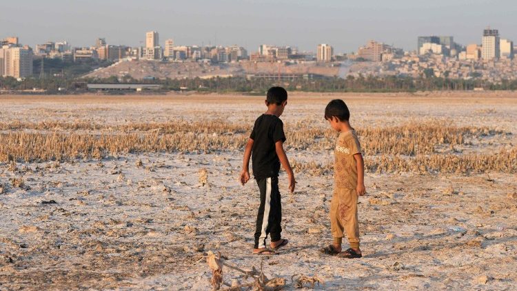വരണ്ടുണങ്ങുന്ന ഭൂമി - ഇറാക്കിൽനിന്നുള്ള ഒരു ദൃശ്യം
