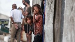 Pequeños refugiados palestinos en el campo de Deir el-Balah, en el centro de la Franja de Gaza 