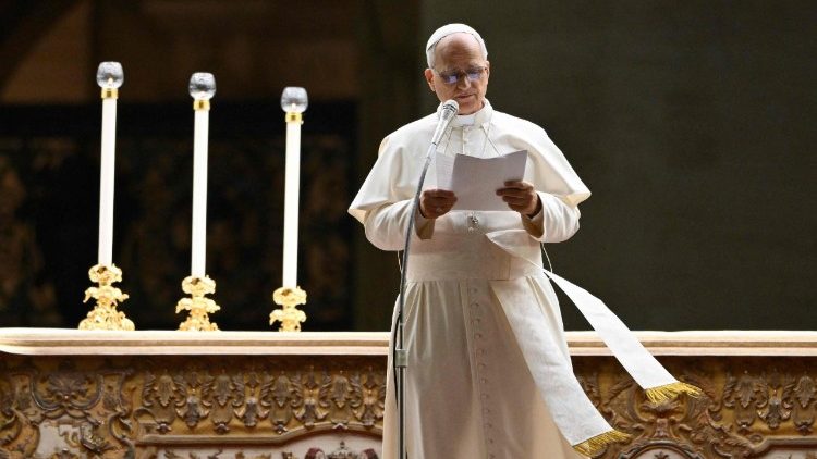 Leó pápa elmélkedést tart