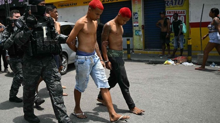 Cảnh sát Brazil bắt giữ các nghi phạm